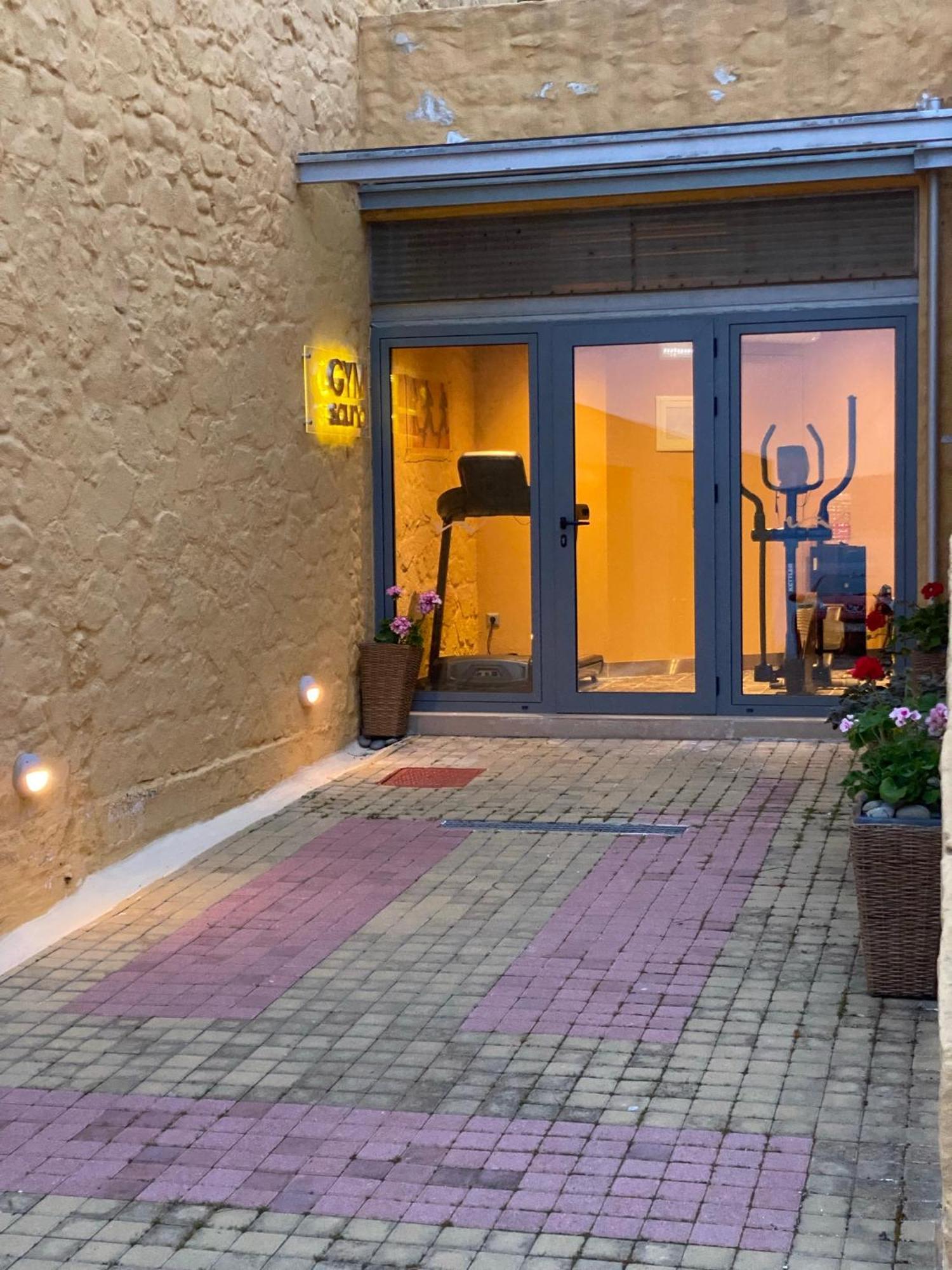 Beachfront Ravdoucha Epavlis Eleni Villa - Pool, Hot Tub, Gym, Sauna, Private Parking, Wifi La Canea Esterno foto