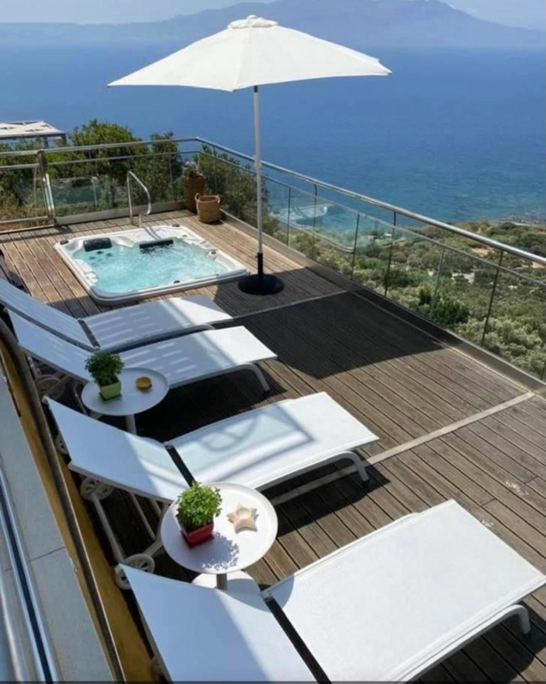 Beachfront Ravdoucha Epavlis Eleni Villa - Pool, Hot Tub, Gym, Sauna, Private Parking, Wifi La Canea Esterno foto