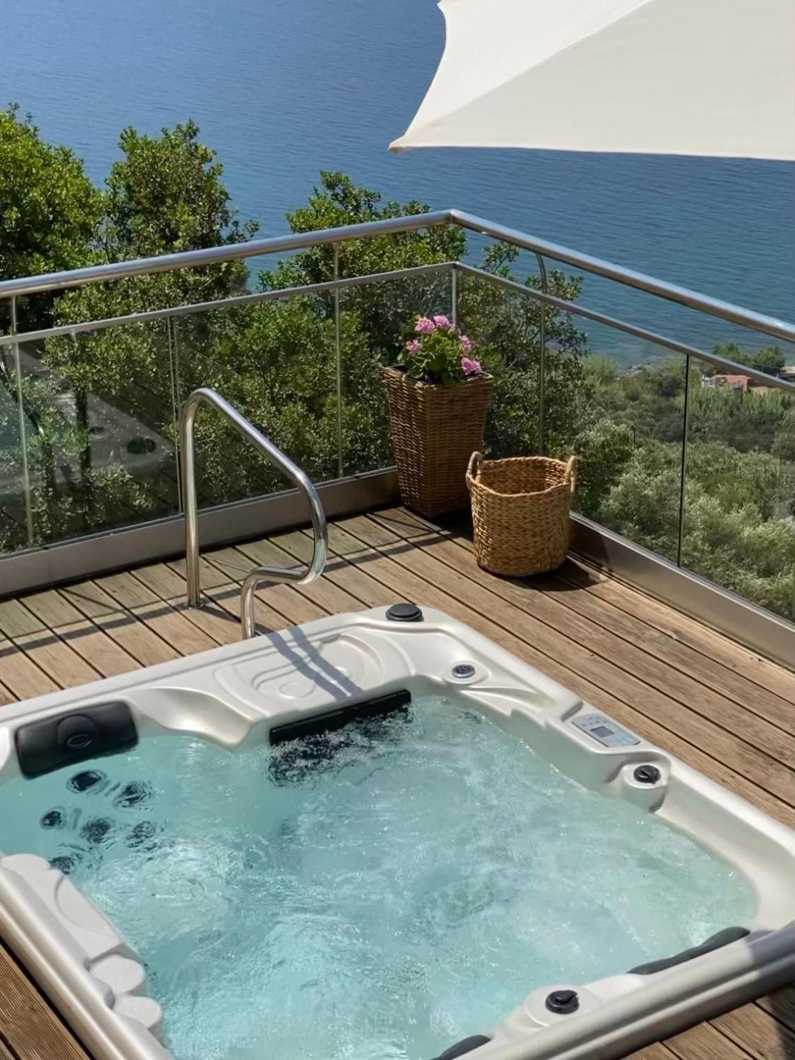 Beachfront Ravdoucha Epavlis Eleni Villa - Pool, Hot Tub, Gym, Sauna, Private Parking, Wifi La Canea Esterno foto